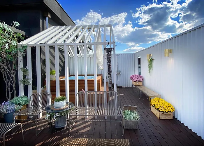 Garden Pool Villa Lee Chung Jung