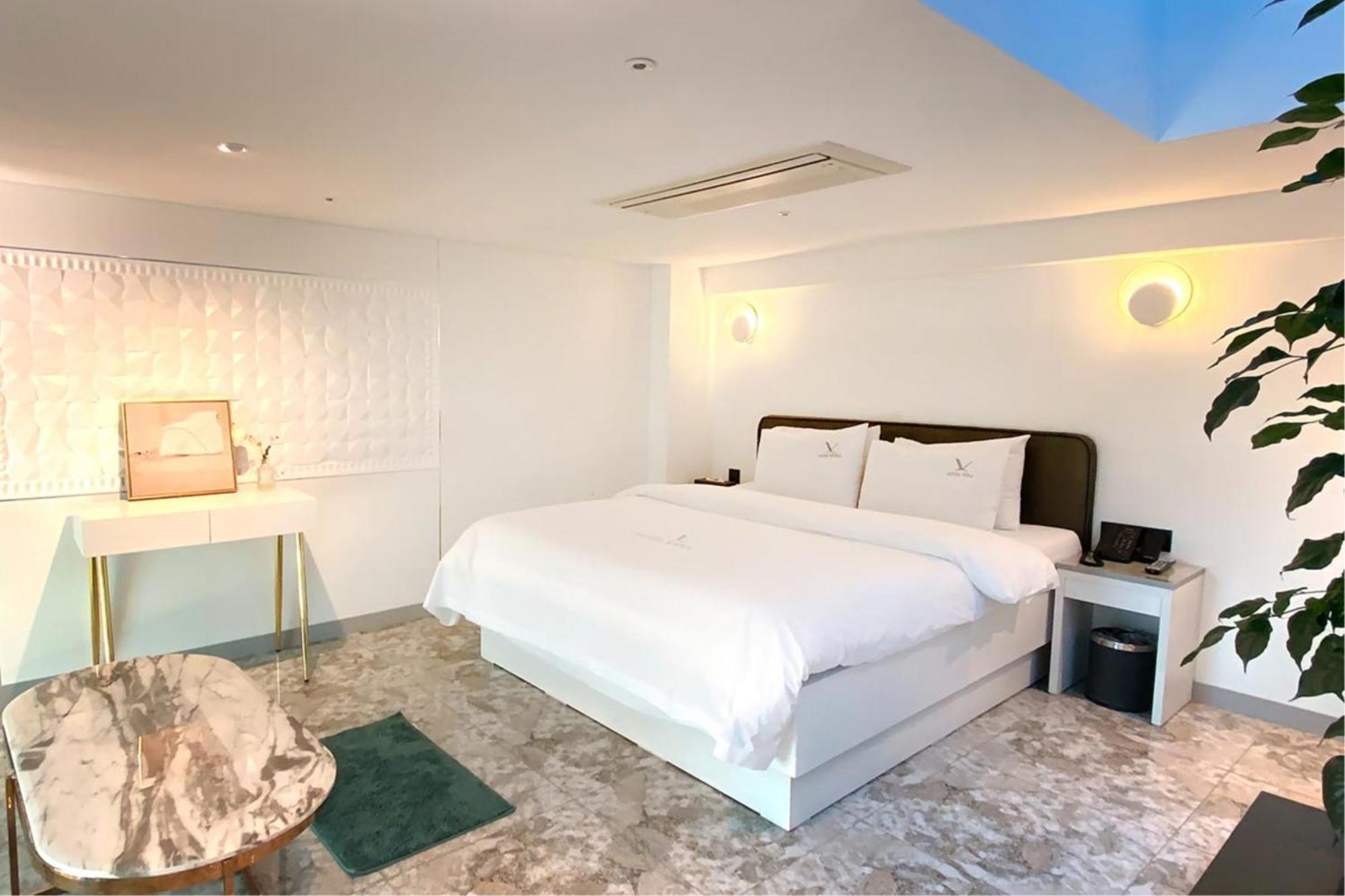 Hotel Garden Pool Lee Chung Jung Seoul