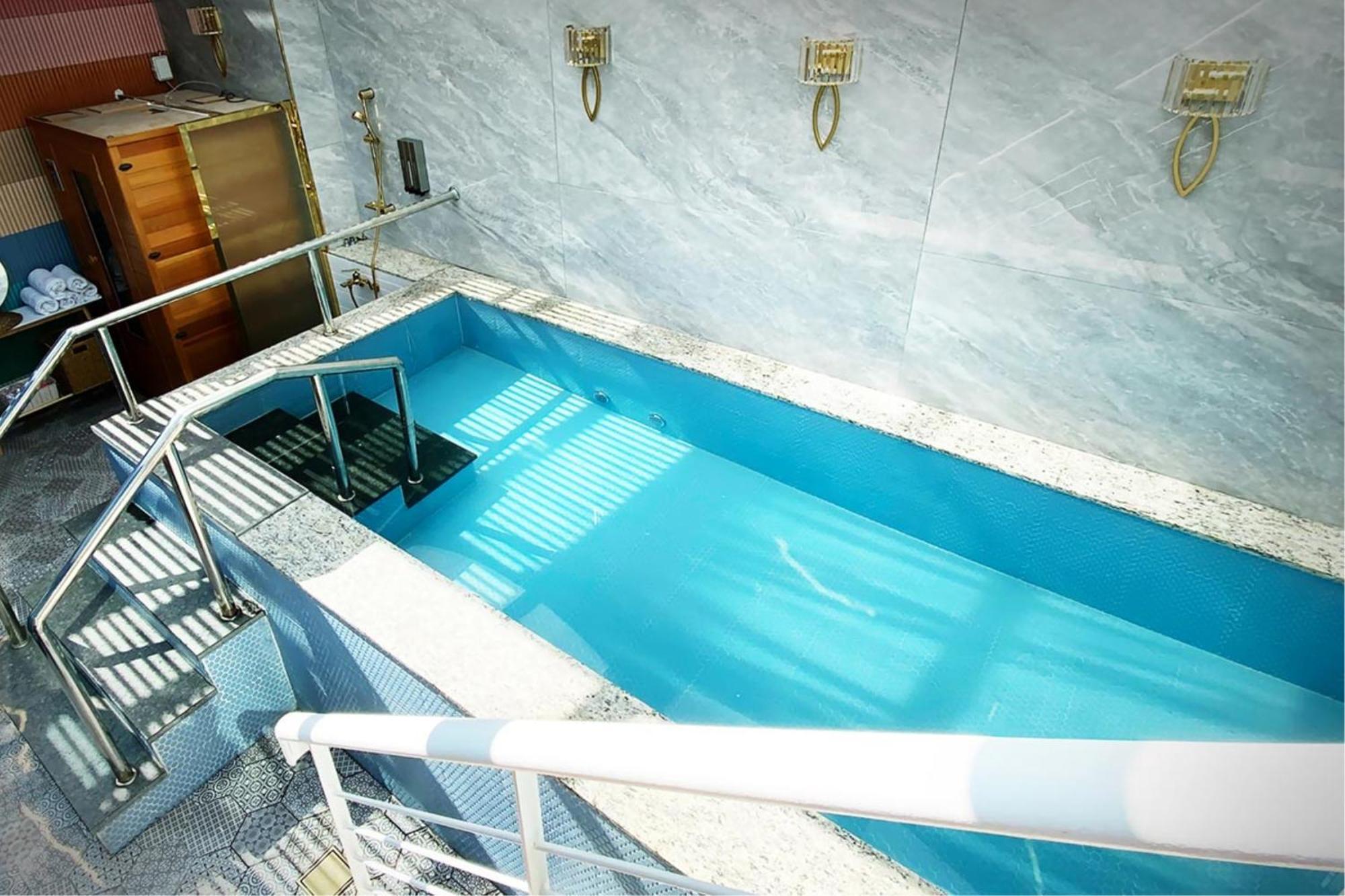 Garden Pool Lee Chung Jung