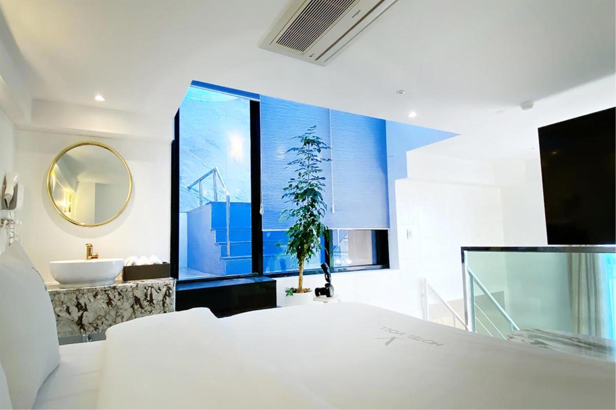Hotel Garden Pool Lee Chung Jung